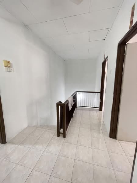 Rumah Teres 2 Tingkat untuk Dijual di Taman Idaman (Simpang Ampat) - Mindy Cheah - Corridor - PropertyGuru.com.my