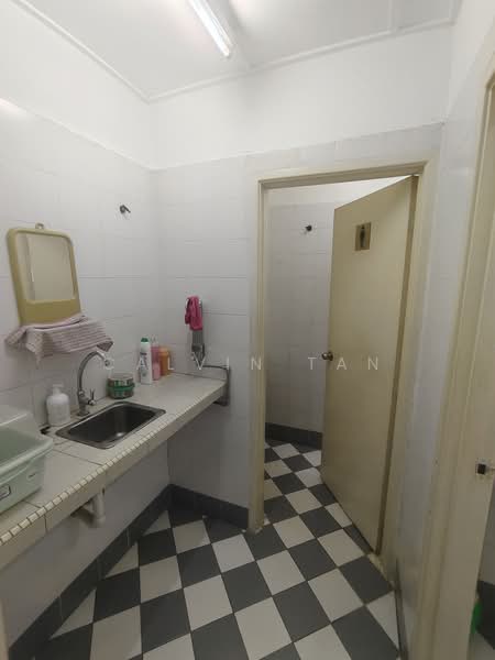 Kedai / Pejabat untuk Dijual di Bukit Rahman Putra (Sungai Buloh) - Calvin Tan - Bathroom - PropertyGuru.com.my