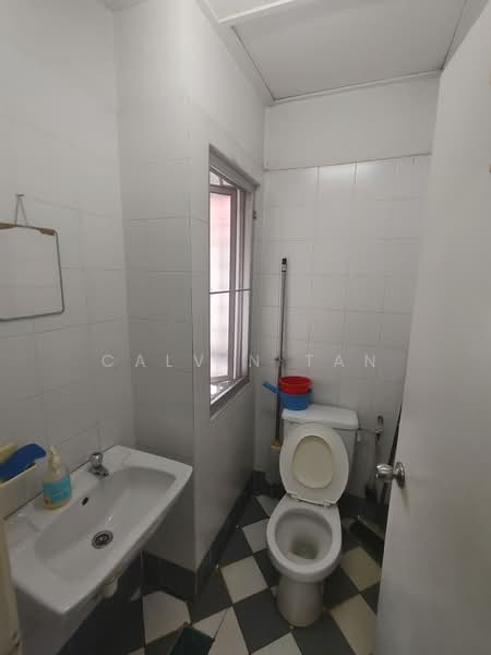 Kedai / Pejabat untuk Dijual di Bukit Rahman Putra (Sungai Buloh) - Calvin Tan - Bathroom - PropertyGuru.com.my