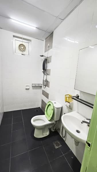 Condominium for Rent at Boulevard Condominium (BLVD) - Jerry Tan - Bathroom - PropertyGuru.com.my