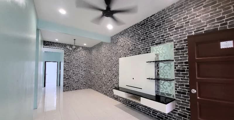 Rumah Teres 1 Tingkat untuk Dijual di Tasek Gelugor (Penang) - Azura Ghani - Living Room - PropertyGuru.com.my