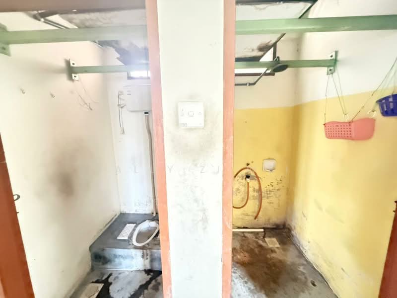 Rumah Flat untuk Dijual di Taman Sri Pulai Perdana - Sally Zi Wei - Bathroom - PropertyGuru.com.my