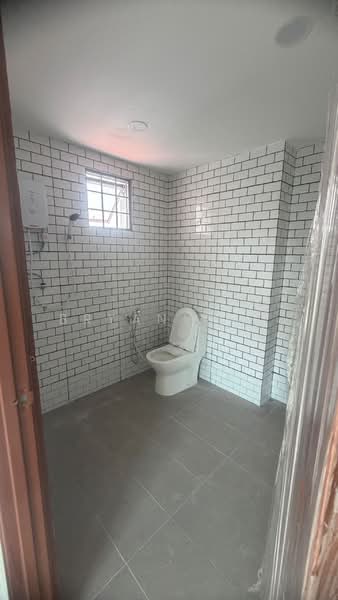 Rumah Teres 2 Tingkat untuk Dijual di Taman Prima Saujana (Kajang) - Bryan Cho - Bathroom - PropertyGuru.com.my