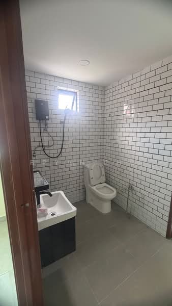 Rumah Teres 2 Tingkat untuk Dijual di Taman Prima Saujana (Kajang) - Bryan Cho - Bathroom - PropertyGuru.com.my