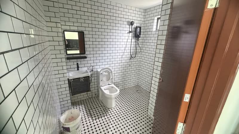 Rumah Teres 2 Tingkat untuk Dijual di Taman Prima Saujana (Kajang) - Bryan Cho - Bathroom - PropertyGuru.com.my