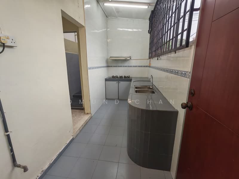 1-storey Terraced House for Rent in Taman Ungku Tun Aminah (Skudai) - Edmund Chan - Kitchen - PropertyGuru.com.my