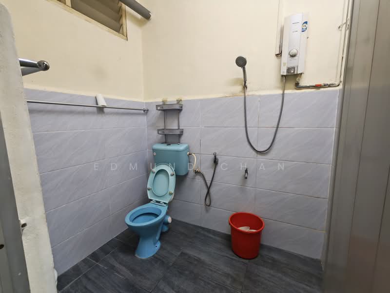 1-storey Terraced House for Rent in Taman Ungku Tun Aminah (Skudai) - Edmund Chan - Bathroom - PropertyGuru.com.my