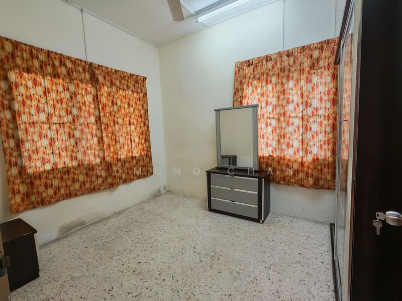 1-storey Terraced House for Rent in Taman Ungku Tun Aminah (Skudai) - Edmund Chan - Bedroom - PropertyGuru.com.my