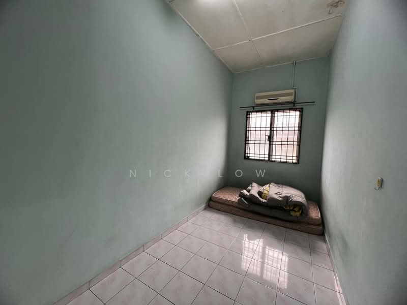 Rumah Teres 2 Tingkat untuk Disewa di Taman Bukit Jaya (Ulu Tiram) - Nick Low - Bedroom - PropertyGuru.com.my