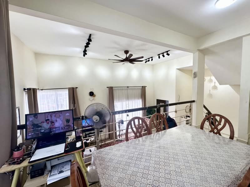 Rumah Teres 2 Tingkat untuk Dijual di Taman Desaria (Petaling Jaya) - ZULL ARIFFIN - Dining Room - PropertyGuru.com.my
