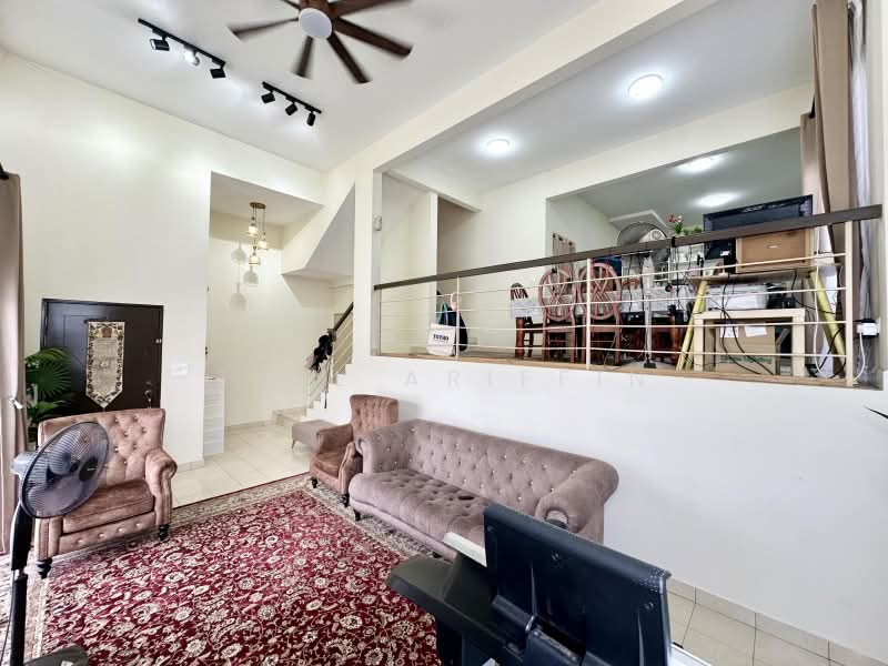 Rumah Teres 2 Tingkat untuk Dijual di Taman Desaria (Petaling Jaya) - ZULL ARIFFIN - Living Room - PropertyGuru.com.my
