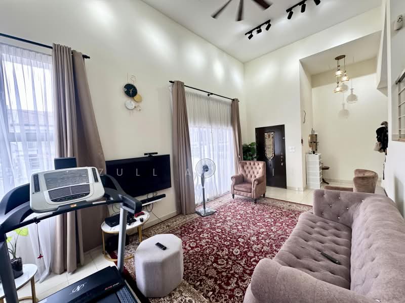 Rumah Teres 2 Tingkat untuk Dijual di Taman Desaria (Petaling Jaya) - ZULL ARIFFIN - Living Room - PropertyGuru.com.my