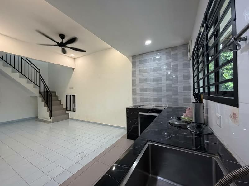 1-storey Terraced House for Rent in Taman Johor Jaya (Johor Bahru) - Darren Ho - Kitchen - PropertyGuru.com.my