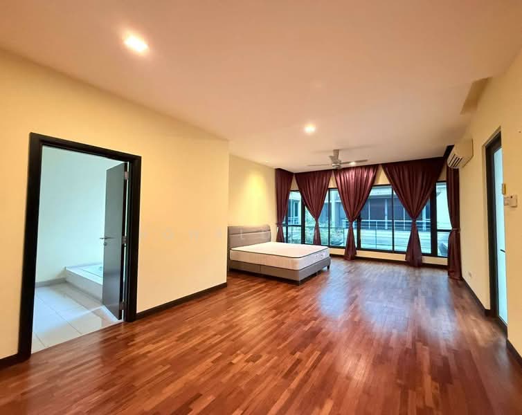 Rumah Berkembar untuk Dijual di Leisure Farm (Gelang Patah) - Ronald Mak - Bedroom - PropertyGuru.com.my