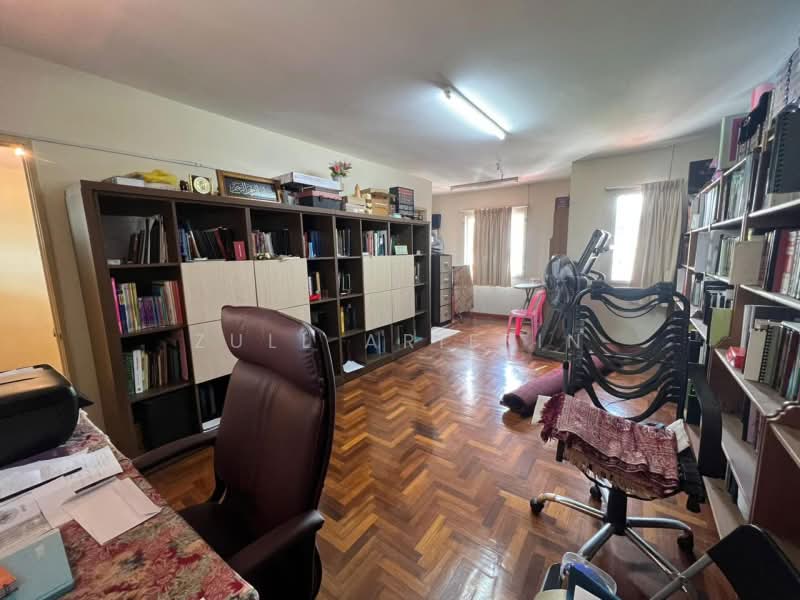2.5-storey Terraced House for Sale in Taman Bukit Permata (Selayang) - ZULL ARIFFIN - Study - PropertyGuru.com.my