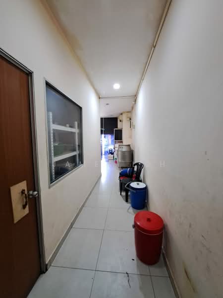 Shop for Sale in Subang Jaya (Selangor) - James Loh - Corridor - PropertyGuru.com.my