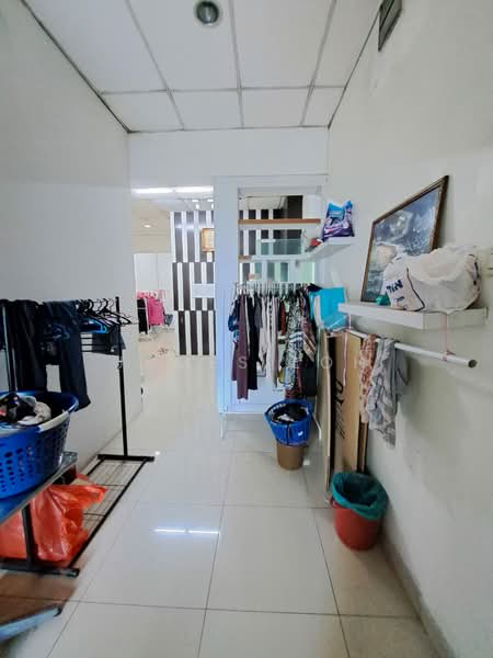 Shop for Sale in Subang Jaya (Selangor) - James Loh - Corridor - PropertyGuru.com.my