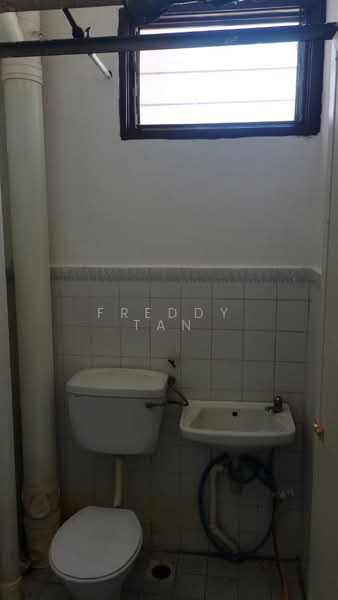 Pangsapuri untuk Dijual di Desa Bistari - Freddy Tan - Bathroom - PropertyGuru.com.my