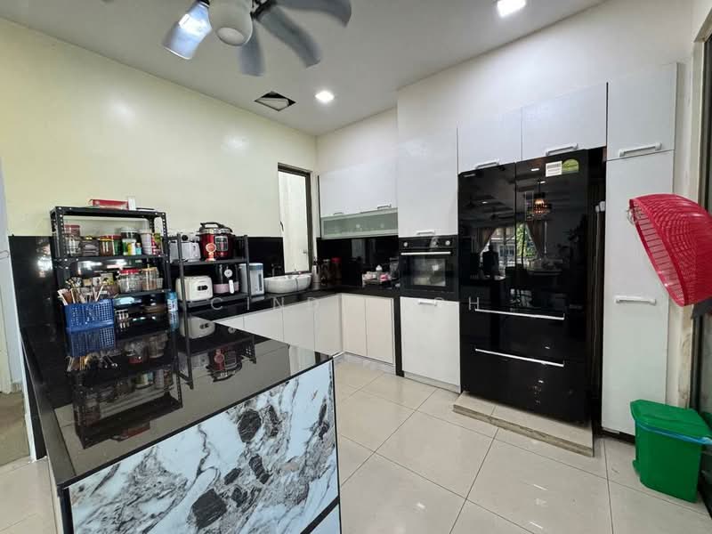 Rumah Kluster untuk Dijual di Taman Austin Heights (Tebrau) - Cindy Soh - Kitchen - PropertyGuru.com.my