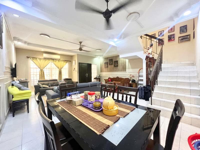2-storey Terraced House for Sale in Taman Pelangi Semenyih (Semenyih) - Azli Ibrahim - Living Room - PropertyGuru.com.my