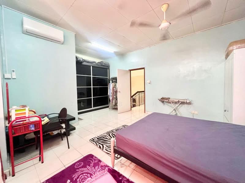 2-storey Terraced House for Sale in Taman Pelangi Semenyih (Semenyih) - Azli Ibrahim - Bedroom - PropertyGuru.com.my