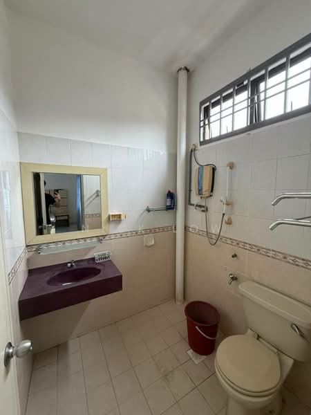 Rumah Teres untuk Disewa di Taman Desa Tebrau (Tebrau) - Nick Low - Bathroom - PropertyGuru.com.my