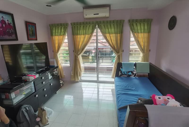 Rumah Teres 2 Tingkat untuk Dijual di Taman Gombak Permai (Batu Caves) - ZULL ARIFFIN - Living Room - PropertyGuru.com.my