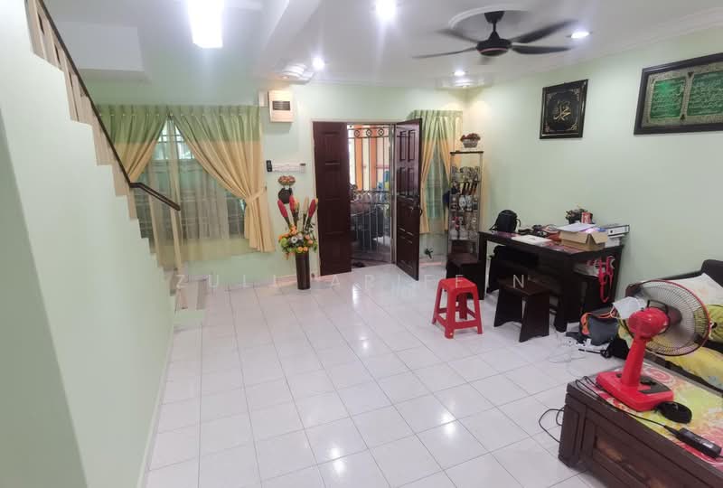 Rumah Teres 2 Tingkat untuk Dijual di Taman Gombak Permai (Batu Caves) - ZULL ARIFFIN - Living Room - PropertyGuru.com.my