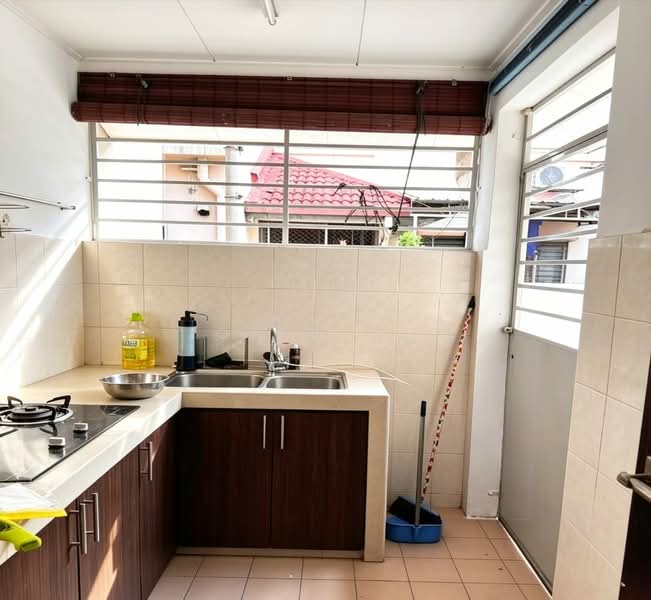 Rumah Teres 2 Tingkat untuk Dijual di Bandar Puchong Utama (Puchong) - Joyce Hoo - Kitchen - PropertyGuru.com.my