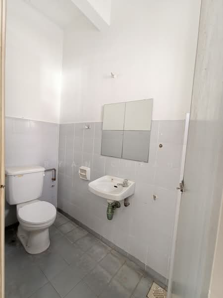 Rumah Teres 2 Tingkat untuk Dijual di Bandar Sri Damansara (Selangor) - Ryan Cheah - Bathroom - PropertyGuru.com.my