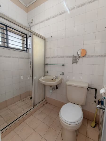 Rumah Teres 2 Tingkat untuk Dijual di Bandar Sri Damansara (Selangor) - Ryan Cheah - Bathroom - PropertyGuru.com.my
