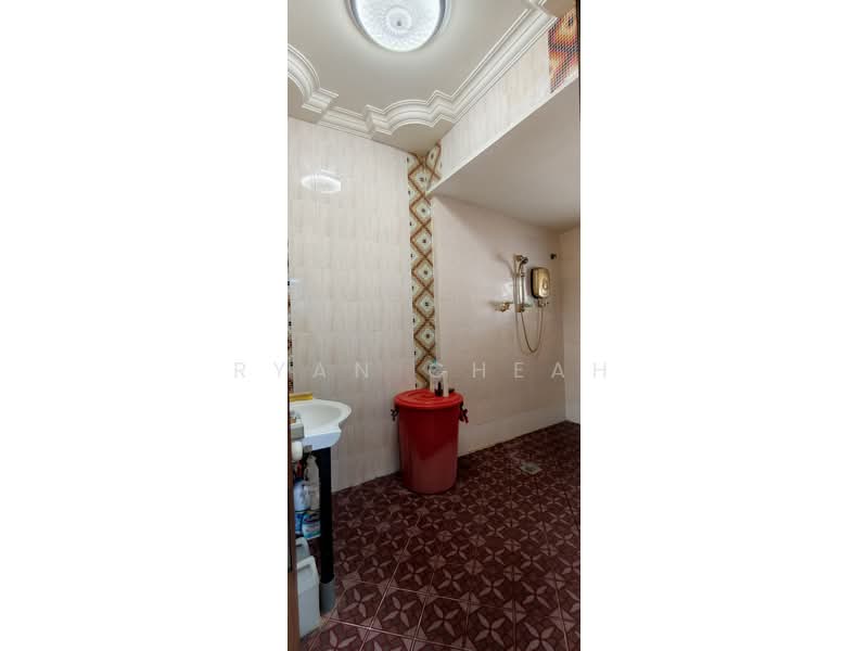 Rumah Teres 2 Tingkat untuk Dijual di Bandar Sri Damansara (Selangor) - Ryan Cheah - Bathroom - PropertyGuru.com.my