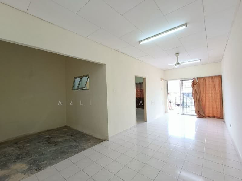 Rumah Teres 1 Tingkat untuk Dijual di Taman Puncak Jalil (Seri Kembangan) - Azli Ibrahim - Living Room - PropertyGuru.com.my