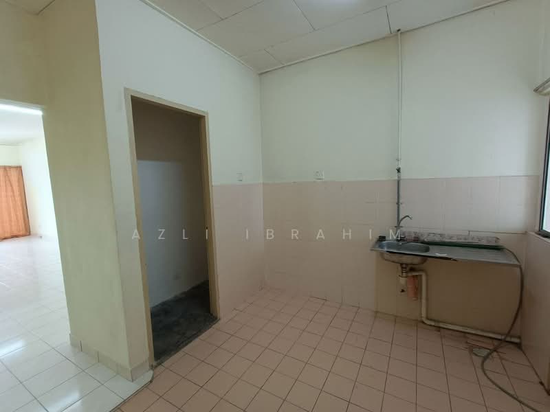Rumah Teres 1 Tingkat untuk Dijual di Taman Puncak Jalil (Seri Kembangan) - Azli Ibrahim - Kitchen - PropertyGuru.com.my