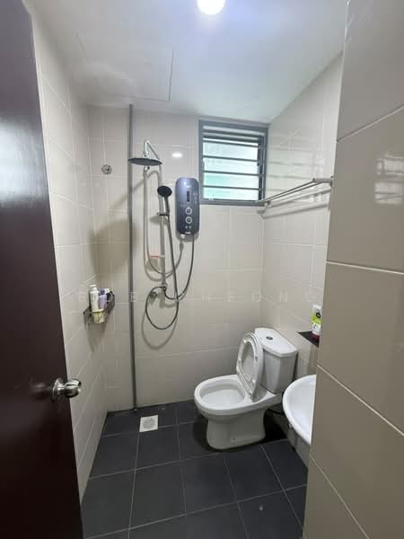 Kondominium untuk Dijual di Residensi Zamrud - Bob Cheong - Bathroom - PropertyGuru.com.my
