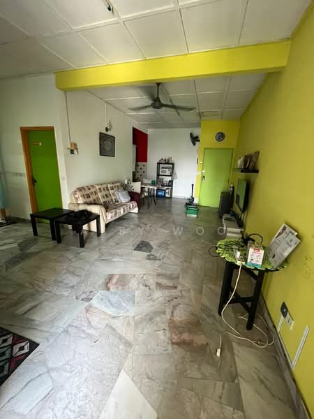 Pangsapuri untuk Dijual di Apartment Ruby - Abby Woo - Living Room - PropertyGuru.com.my
