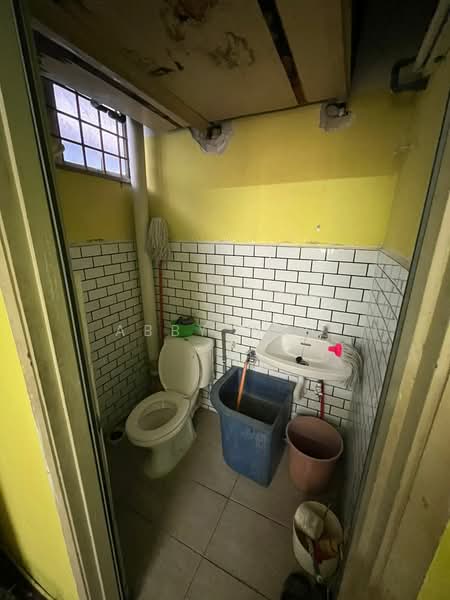 Pangsapuri untuk Dijual di Apartment Ruby - Abby Woo - Bathroom - PropertyGuru.com.my