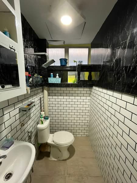Pangsapuri untuk Dijual di Apartment Ruby - Abby Woo - Bathroom - PropertyGuru.com.my