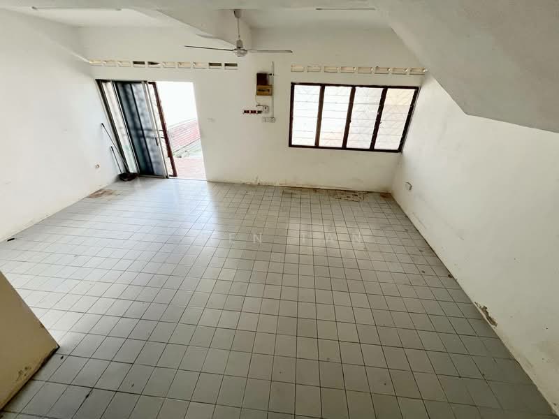 Rumah Teres 2 Tingkat untuk Dijual di Taman Johor Jaya (Johor Bahru) - Iden Tan - Living Room - PropertyGuru.com.my