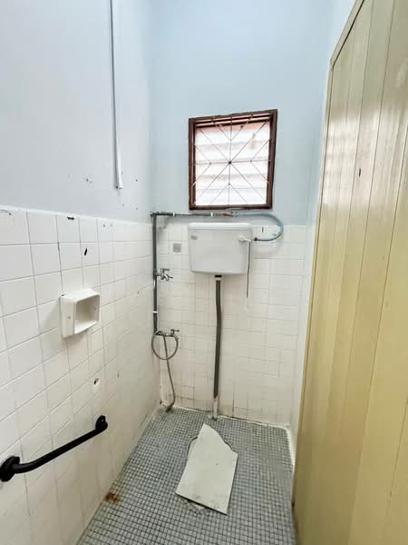 Rumah Teres 2 Tingkat untuk Dijual di Taman Johor Jaya (Johor Bahru) - Iden Tan - Bathroom - PropertyGuru.com.my