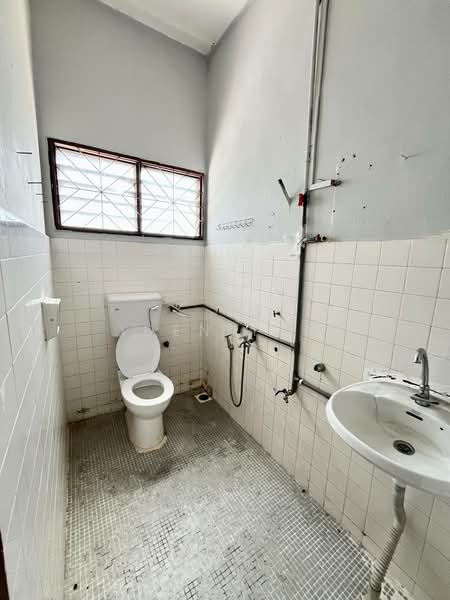 Rumah Teres 2 Tingkat untuk Dijual di Taman Johor Jaya (Johor Bahru) - Iden Tan - Bathroom - PropertyGuru.com.my
