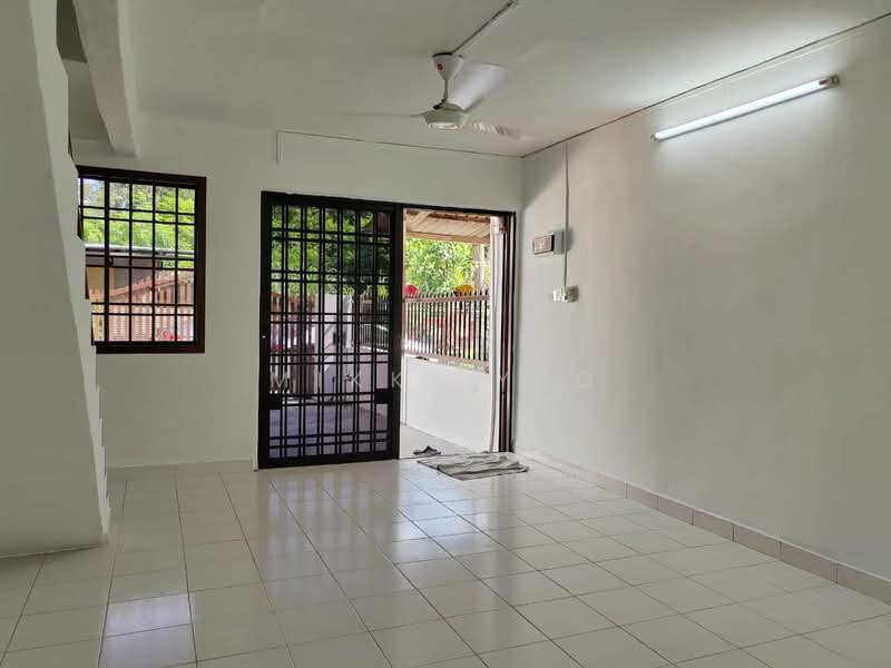Rumah Teres 2 Tingkat untuk Dijual di Taman Johor Jaya (Johor Bahru) - Mikki Yeo - Living Room - PropertyGuru.com.my