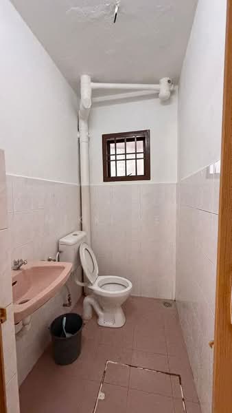 Rumah Teres 2 Tingkat untuk Dijual di Taman Johor Jaya (Johor Bahru) - Mikki Yeo - Bathroom - PropertyGuru.com.my