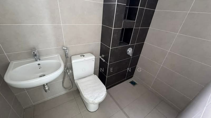 Rumah Berkembar untuk Dijual di Setia Eco Gardens (Gelang Patah) - Regine Ng - Bathroom - PropertyGuru.com.my