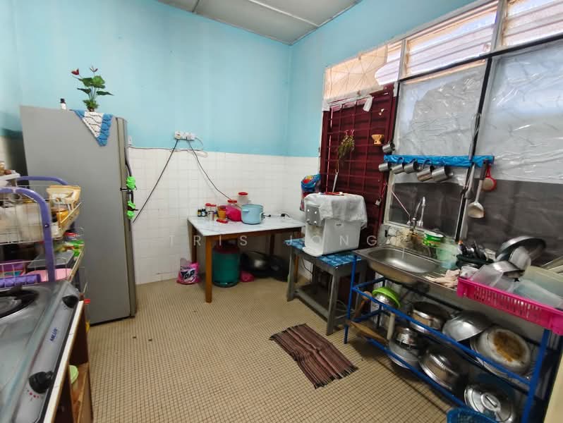 1-storey Terraced House for Sale in Bukit Beruntung (Selangor) - Tris Jong - Kitchen - PropertyGuru.com.my