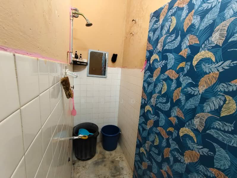 1-storey Terraced House for Sale in Bukit Beruntung (Selangor) - Tris Jong - Bathroom - PropertyGuru.com.my