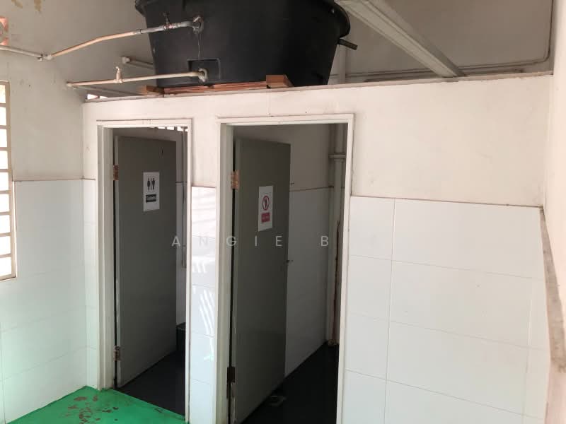 Shop for Rent in Kampung Baru Seri Kembangan (Seri Kembangan) - Angie Bee - Bathroom - PropertyGuru.com.my