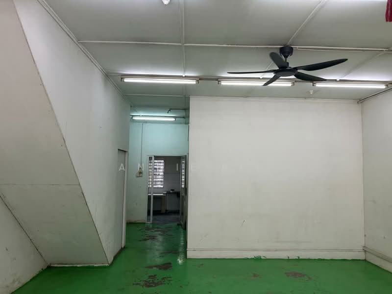 Shop for Rent in Kampung Baru Seri Kembangan (Seri Kembangan) - Angie Bee - Interior - PropertyGuru.com.my