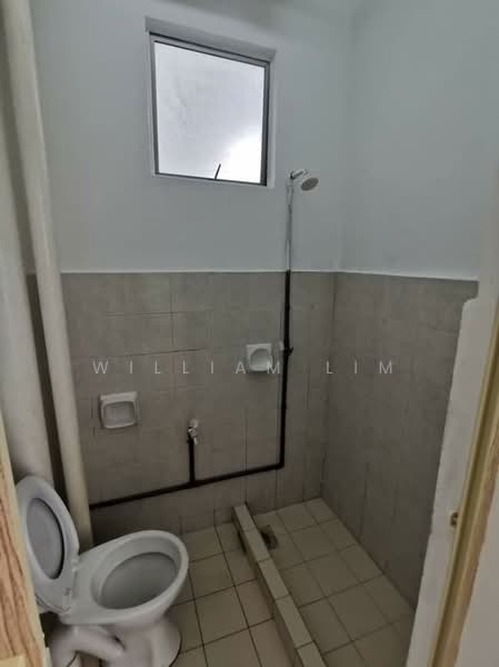 Apartment for Rent at Pangsapuri Lagoon Perdana - William Lim - Bathroom - PropertyGuru.com.my