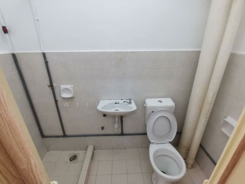 Apartment for Rent at Pangsapuri Lagoon Perdana - William Lim - Bathroom - PropertyGuru.com.my